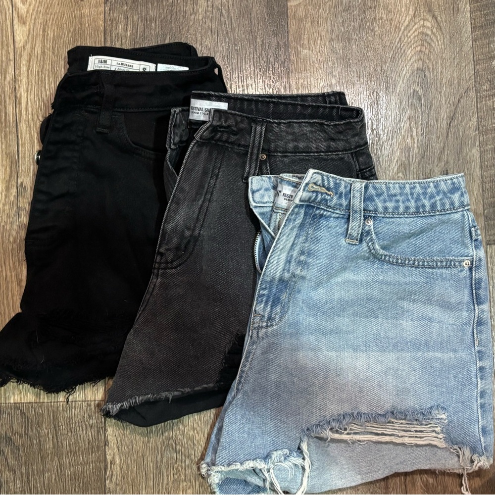 Denim Shorts Trio highly waisted size small size 5
